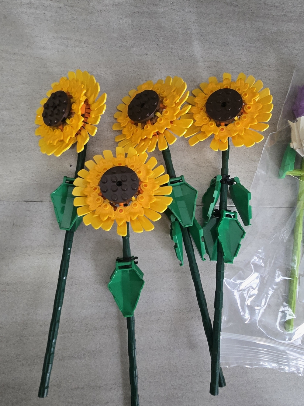 Lego Botanicals Sunflowers, Daffodils, Tulip Stems - Pack of 11